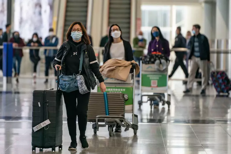 Czy restrykcje wobec podróżnych z Chin powstrzymają falę zakażeń Covid-19?