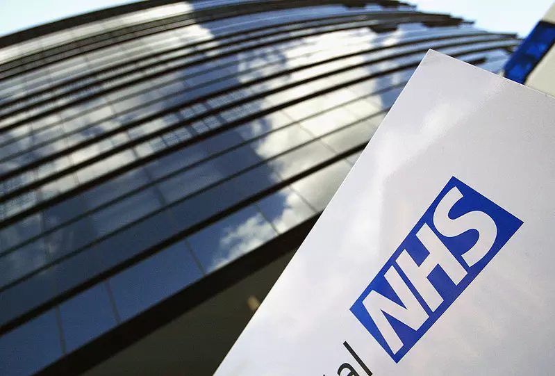 Media: NHS zaczyna sugerować pacjentom, aby leczyli się prywatnie