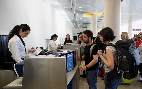 Polka pracująca na lotnisku dostała 16 tys. euro odszkodowania