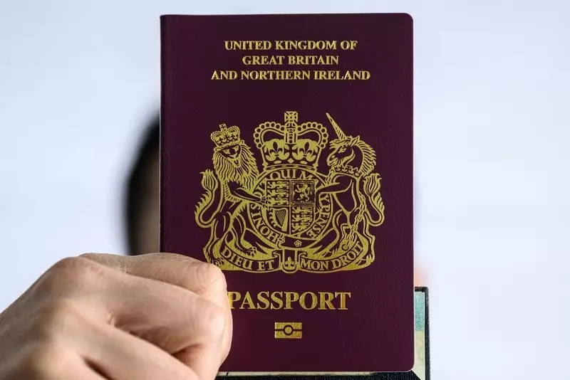 Brytyjski rząd podnosi wszystkie opłaty paszportowe 
