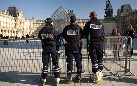 Paris: Rollerskating police officers to maintain public safety