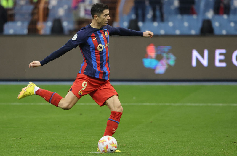 Spanish Super Cup: Lewandowski's goal, Barcelona advance after penalties