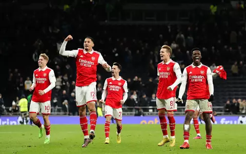 Premier League: Arsenal win in derby and consolidate lead