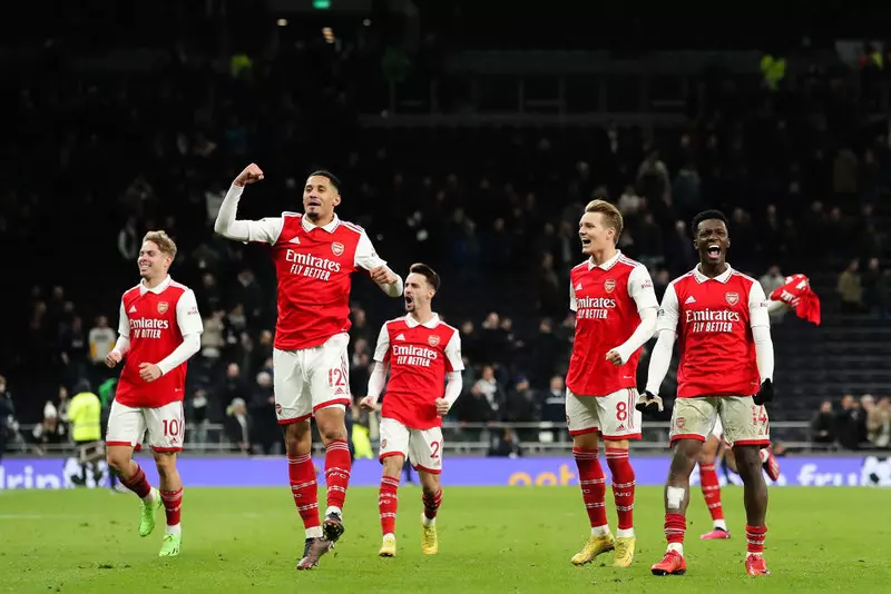 Liga angielska: Arsenal wygrywa w derbach i umacnia się na prowadzeniu