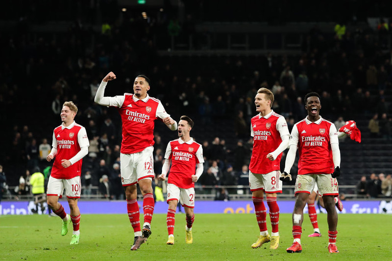 Premier League: Arsenal win in derby and consolidate lead