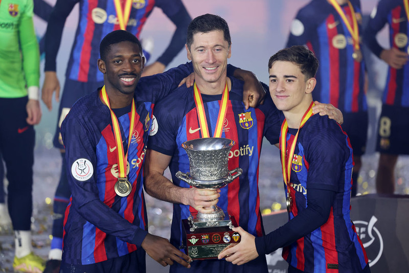 Superpuchar Hiszpanii: Barcelona pokonała Real w finale, gol i asysta Lewandowskiego