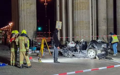 Germany: A car with Polish registration crashed into the Brandenburg Gate. The driver died instantly