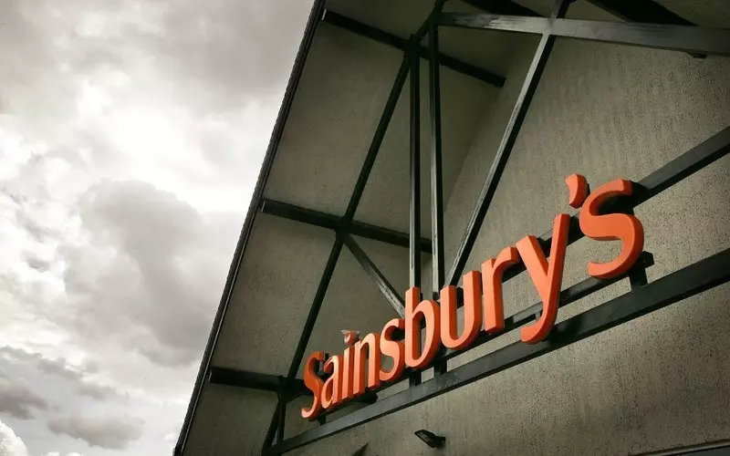 Sainsbury's: Coraz więcej osób robi zakupy stacjonarne