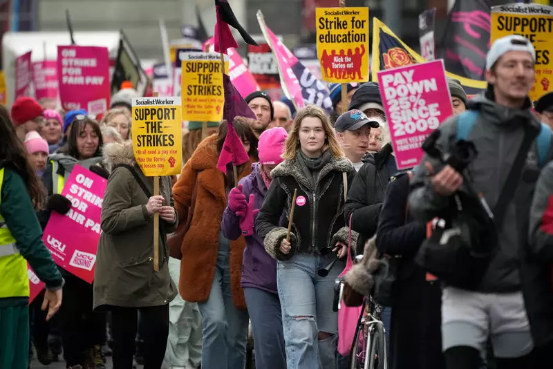 UK: Workdays lost due to strikes highest since 1990