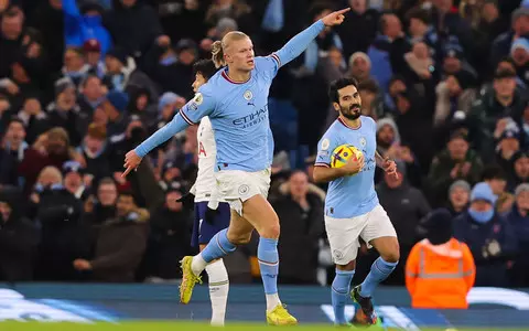 Premier League: Champions win despite two-goal loss