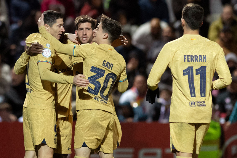 Copa del Rey: Lewandowski scores two goals, Barcelona advance to quarter-finals