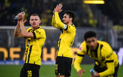 Bundesliga: Borussia Dortmund beat Augsburg 4-3