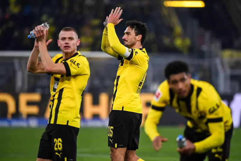 Bundesliga: Borussia Dortmund beat Augsburg 4-3