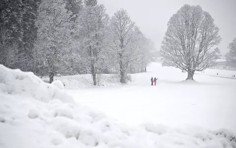 Snowstorm attack in Austria. Thousands of homes without electricity and road accidents