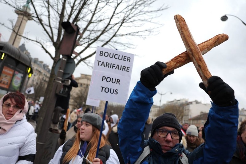 Des centaines de boulangers ont manifesté à Paris contre la