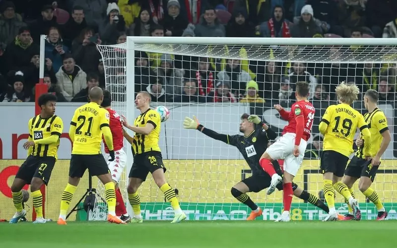 Borussia Dortmund won 2-1 against FSV Mainz, second appearance and Haller assist