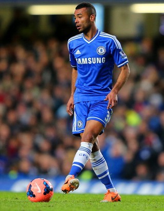 Monaco offer Chelsea's Ashley Cole bumper two-year contract