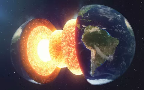 Experts: Earth's solid core has not stopped