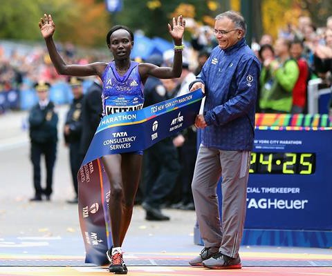 Mary Keitany wins third-straight title in women's race