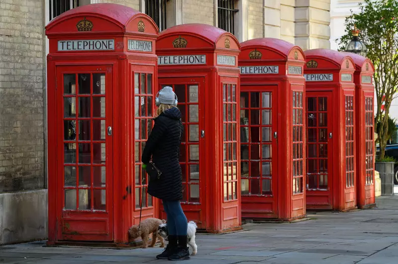 Londyn: Budki telefoniczne na West Endzie mogą zostać przekształcone w automaty z przekąskami