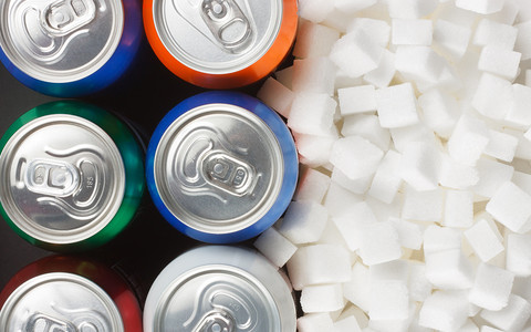 Brytyjski oddział Tesco redukuje cukier w swoich napojach