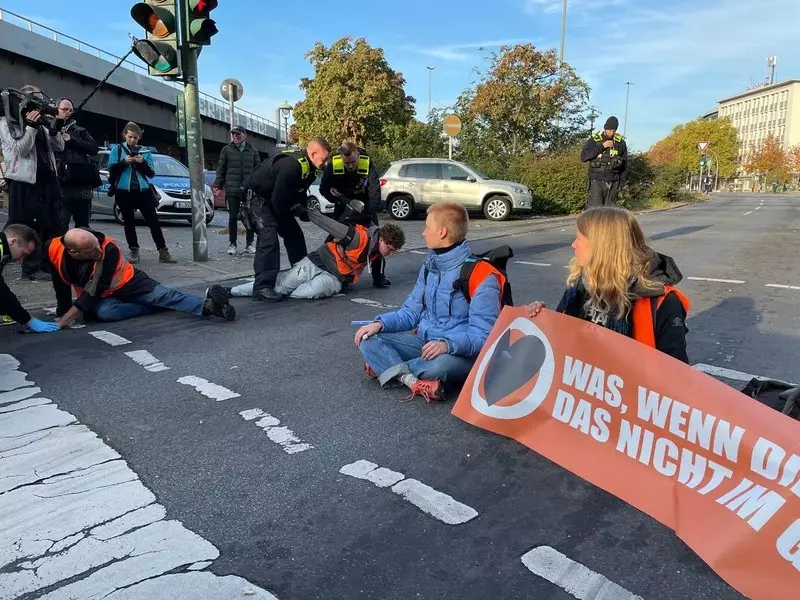 Niemcy: Podwójne standardy aktywistów klimatycznych. Blokowali drogi, samolotem polecieli na Bali