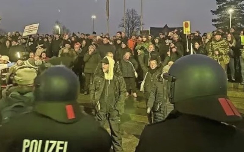 Germany: Residents do not want a refugee settlement to be built in Grevesmuehlen. The police interve