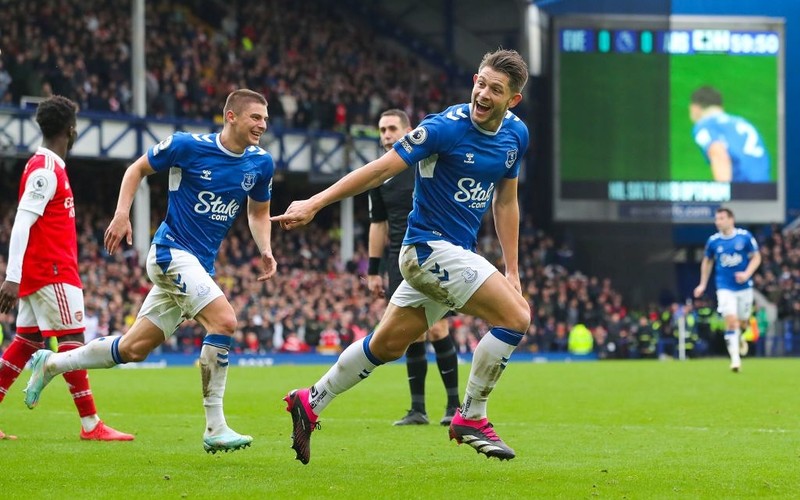 Premier League: Arsenal beaten by Everton