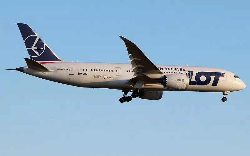 Dreamliner lecący z Warszawy do Zanzibaru został zawrócony z powodu usterki