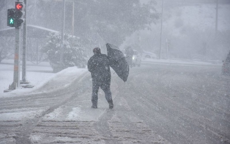 Grecja: Ateny pod śniegiem. Zamknięto szkoły i część sklepów