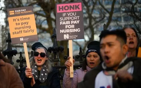 England: Nurses continue two-day strike today, ambulance workers returned to duty