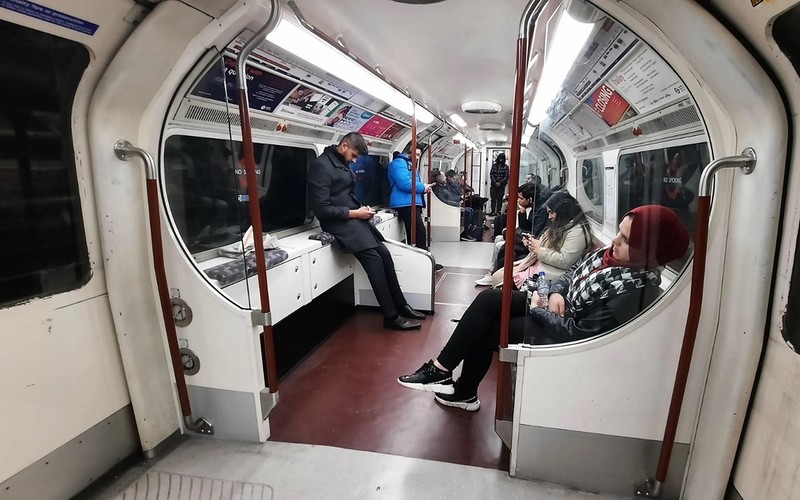 Londoners slam horrible new Bakerloo line trains and want the old ones back