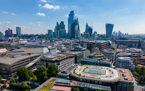 Google Maps will now let you fly like a drone through London