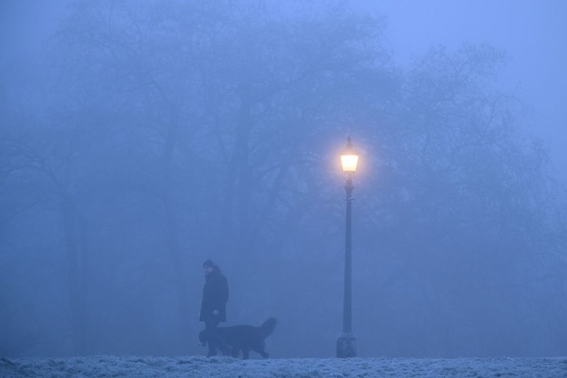 UK plunged into dangerous freezing fog making driving difficult this morning