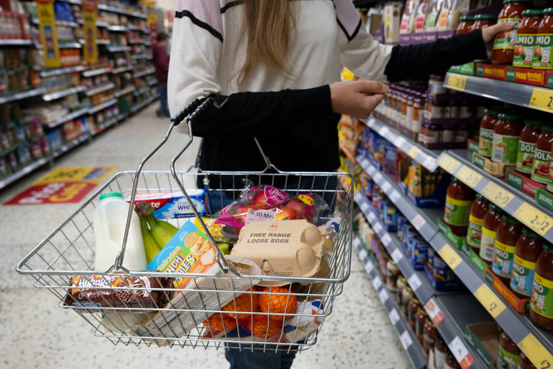 Inflacja w UK: Które produkty i usługi zdrożały najbardziej i o ile?