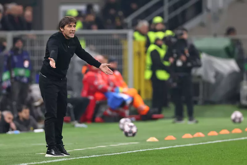 Premier League: Tottenham coach Conte stays in Italy for now
