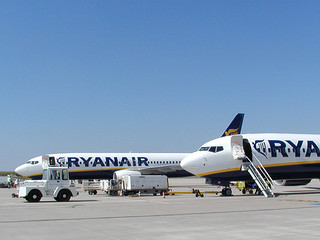 Ryanair: "Zgoda" pasażerów na uszkodzenie bagażu