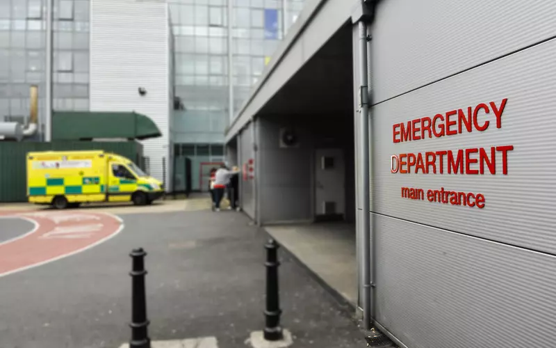 UK: Wzrosła liczba zgonów pacjentów w czasie oczekiwania na przyjazd karetki