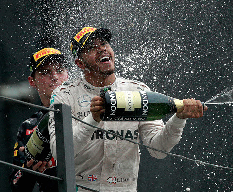 Hamilton wygrał wyścig "na wodzie" 