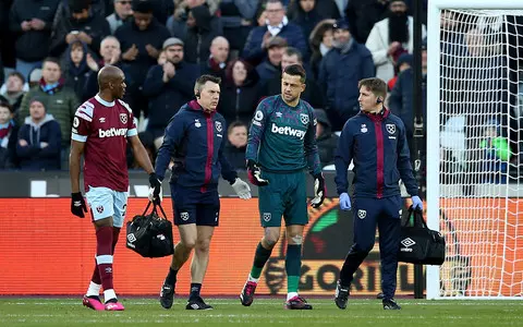 Premier League: Fabianski's injury, leader's victory