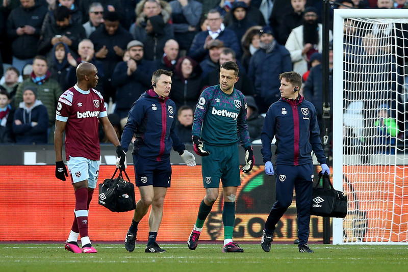 Premier League: Fabianski's injury, leader's victory