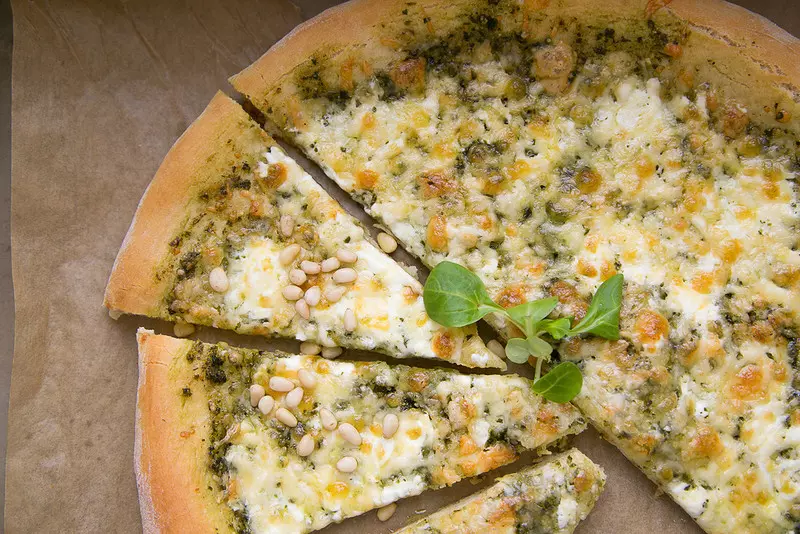 "Pizza bez pomidorów". Ceny i niedobory warzyw w UK zmuszają szefów kuchni do zmian w menu