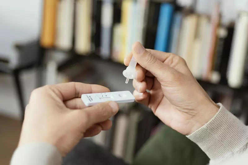 W sklepach Tesco w całym UK ruszyła sprzedaż testów medycznych do samodzielnego wykonania