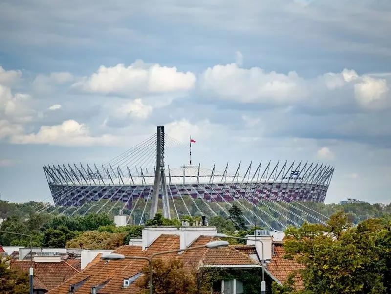 PGE Narodowy: Obiekt jest bezpieczny, ale dach będzie złożony podczas meczu Polska - Albania