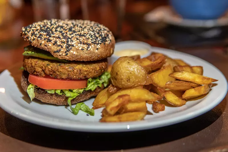 Dwie trzecie wegetariańskich burgerów jest niezdrowych z powodu zbyt dużej ilości soli