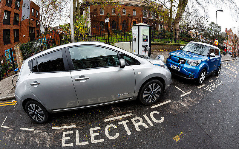 Raport: Ceny elektryków w leasingu w UK "mocno zawyżane"