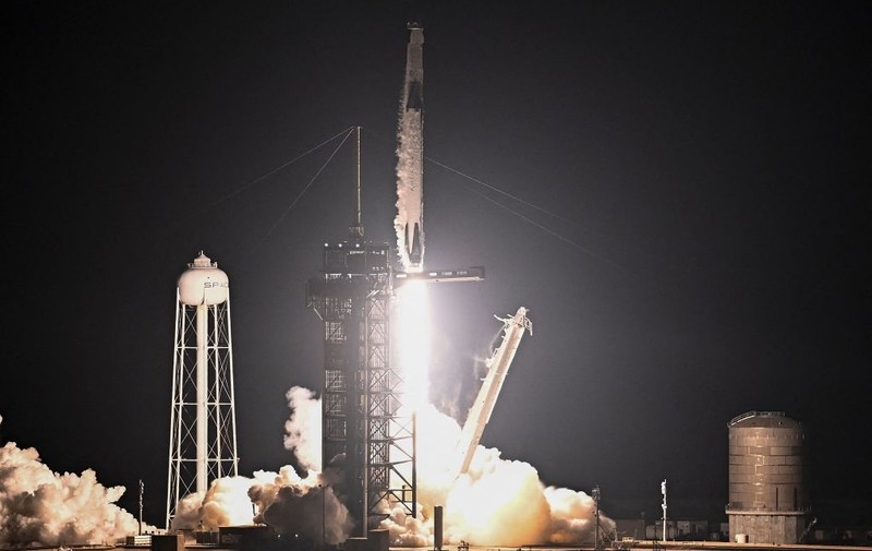 Rozpoczęła się kolejna misja załogowa SpaceX. Na pokładzie Rosjanin i obywatel ZEA