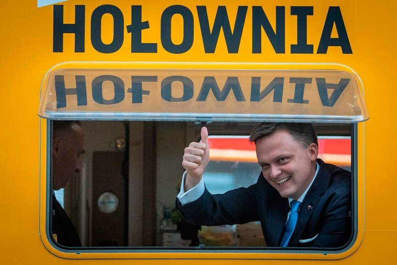 Onet.pl: Komu Polacy ufają najmniej? Złe wieści dla Szymona Hołowni