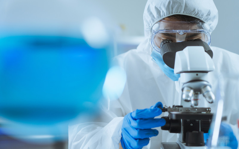 Wirusolog: Doniesienia o wycieku koronawirusa z chińskiego laboratorium to "szukanie sensacji"