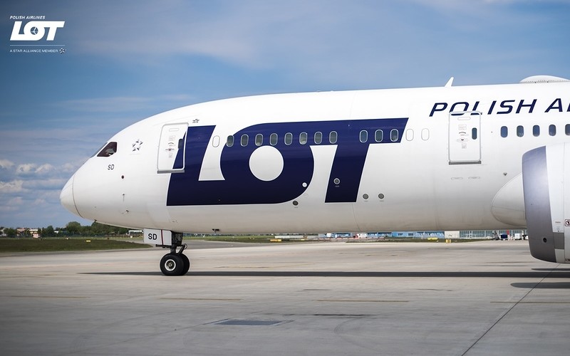 LOT airlines forecast a profit of PLN 100 million this year